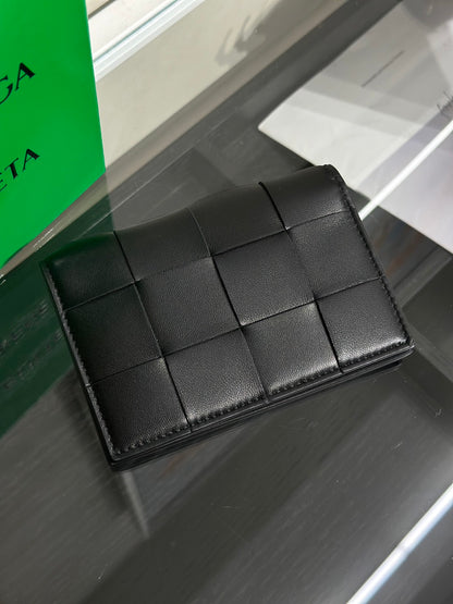 BOTTEGA VENETA Cassette經典編織護照夾 - 黑