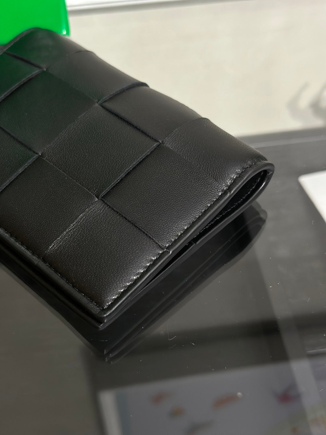 BOTTEGA VENETA Cassette經典編織護照夾 - 黑
