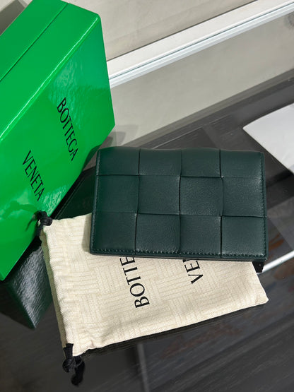 BOTTEGA VENETA Cassette經典編織護照夾 - 墨綠