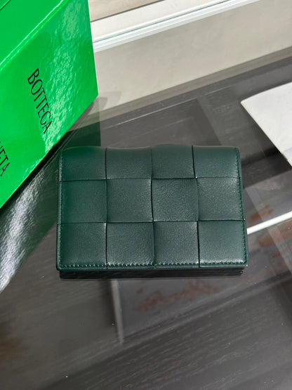 BOTTEGA VENETA Cassette經典編織護照夾 - 墨綠