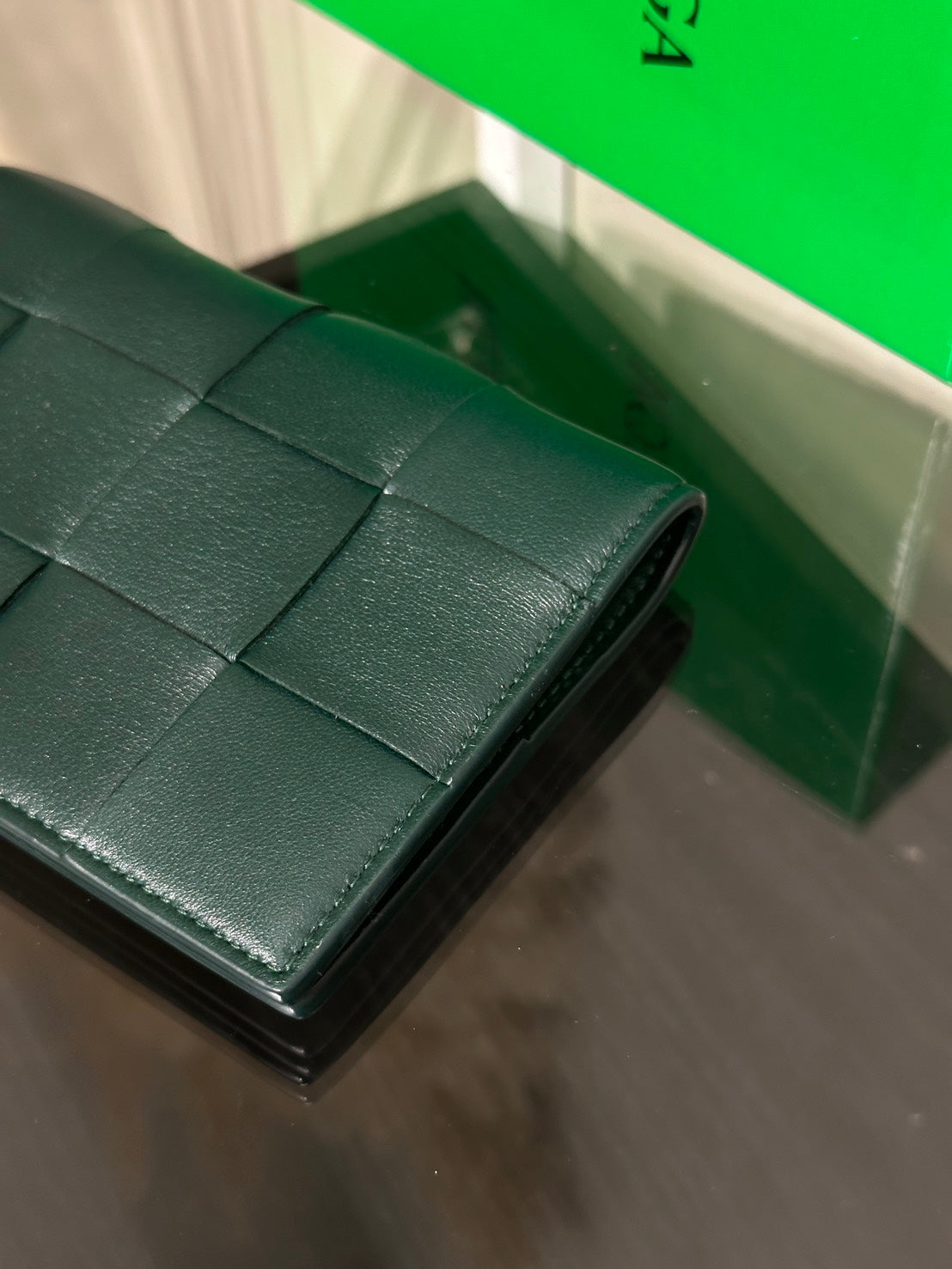 BOTTEGA VENETA Cassette經典編織護照夾 - 墨綠