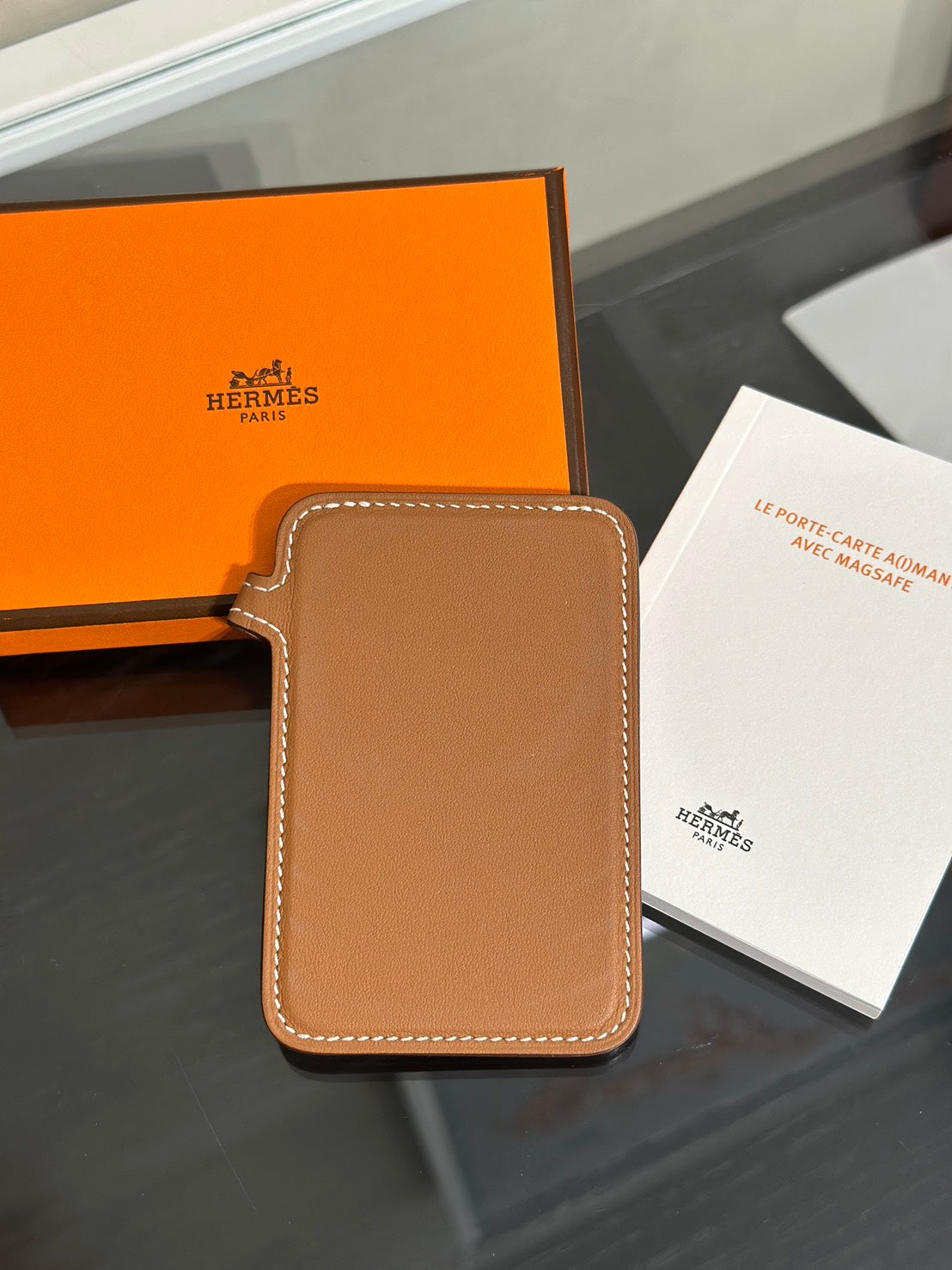 HERMES 磁吸式卡片支撐架 - 金棕