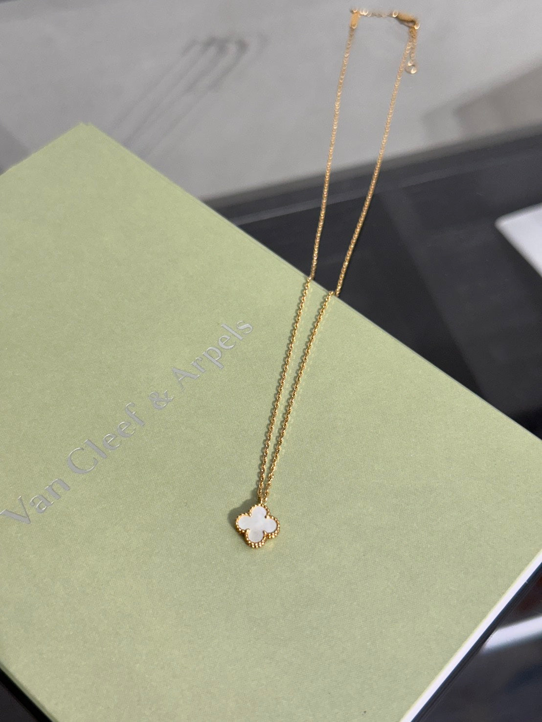 Van Cleef & Arpels 白珍珠母貝18K金項鍊 - sweet Alhambra