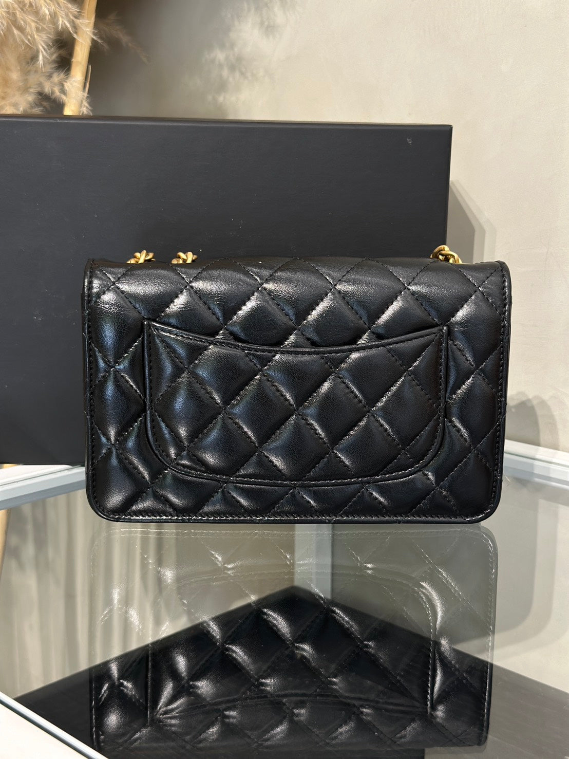 CHANEL 風衣釦小羊皮WOC - 黑金
