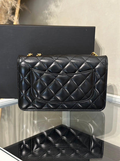 CHANEL 風衣釦小羊皮WOC - 黑金