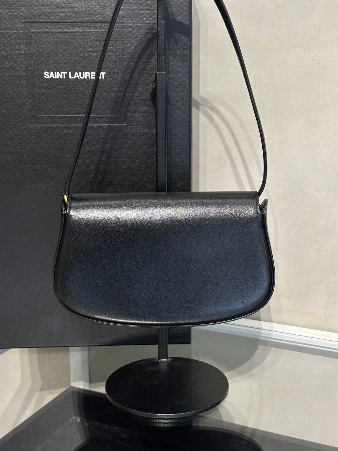 YSL Voltaire Box半月型小牛皮單肩包 - 黑金