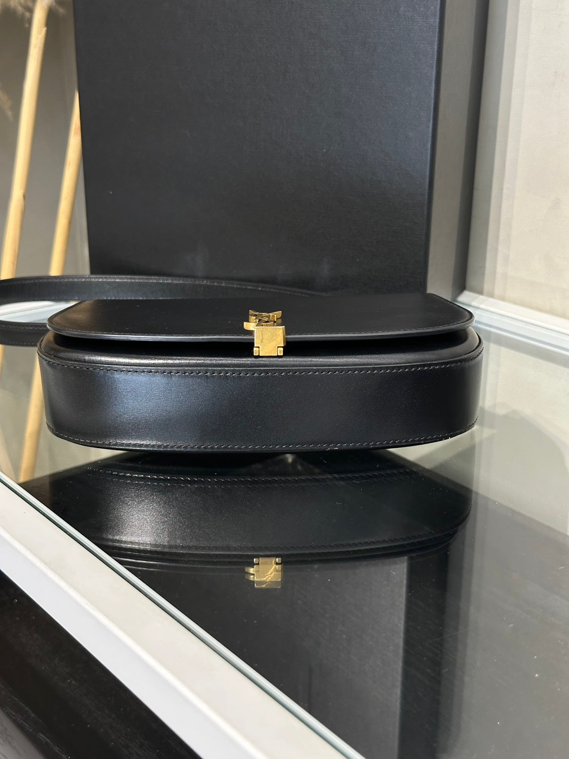YSL Voltaire Box半月型小牛皮單肩包 - 黑金