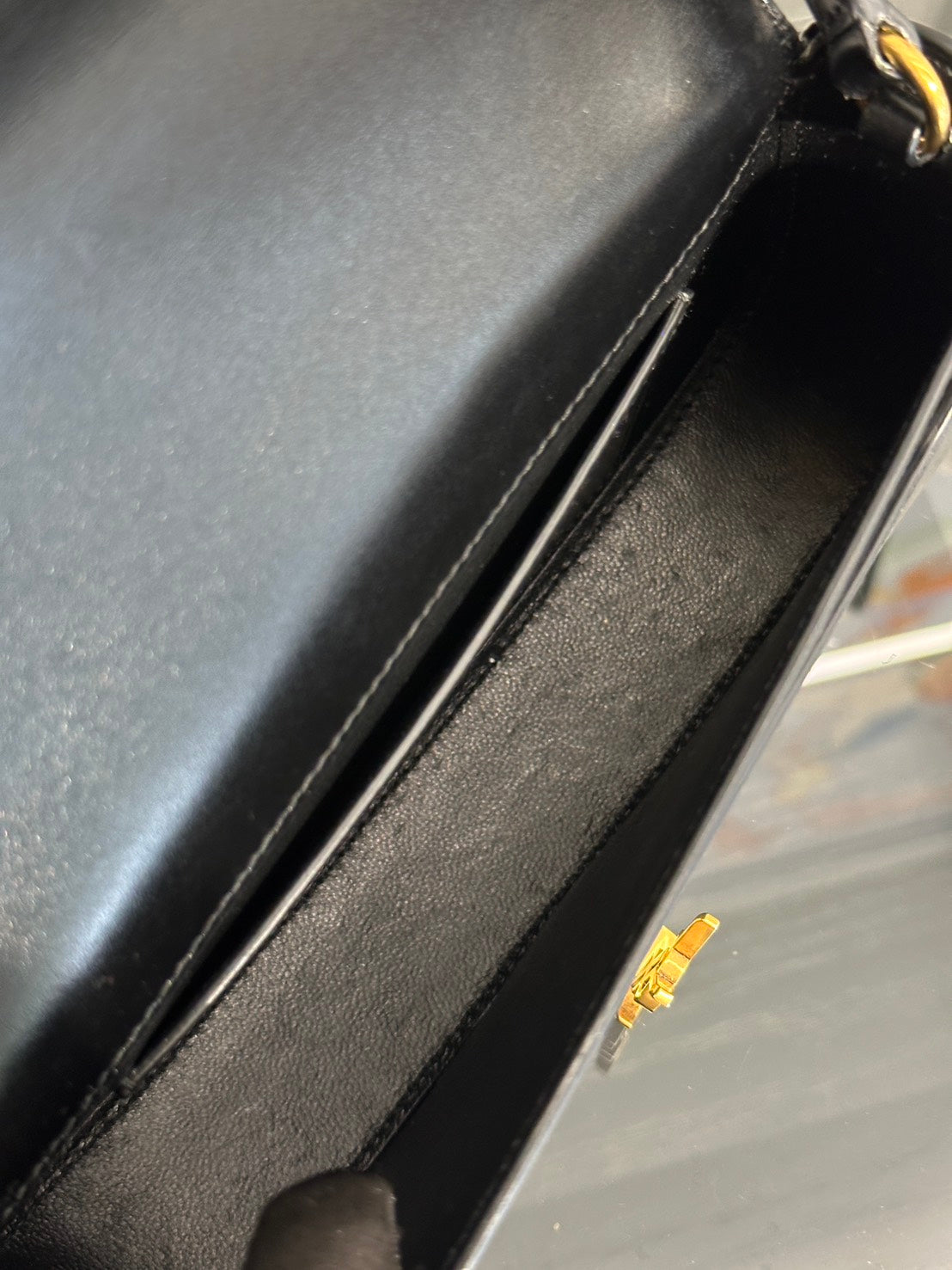 YSL Voltaire Box半月型小牛皮單肩包 - 黑金