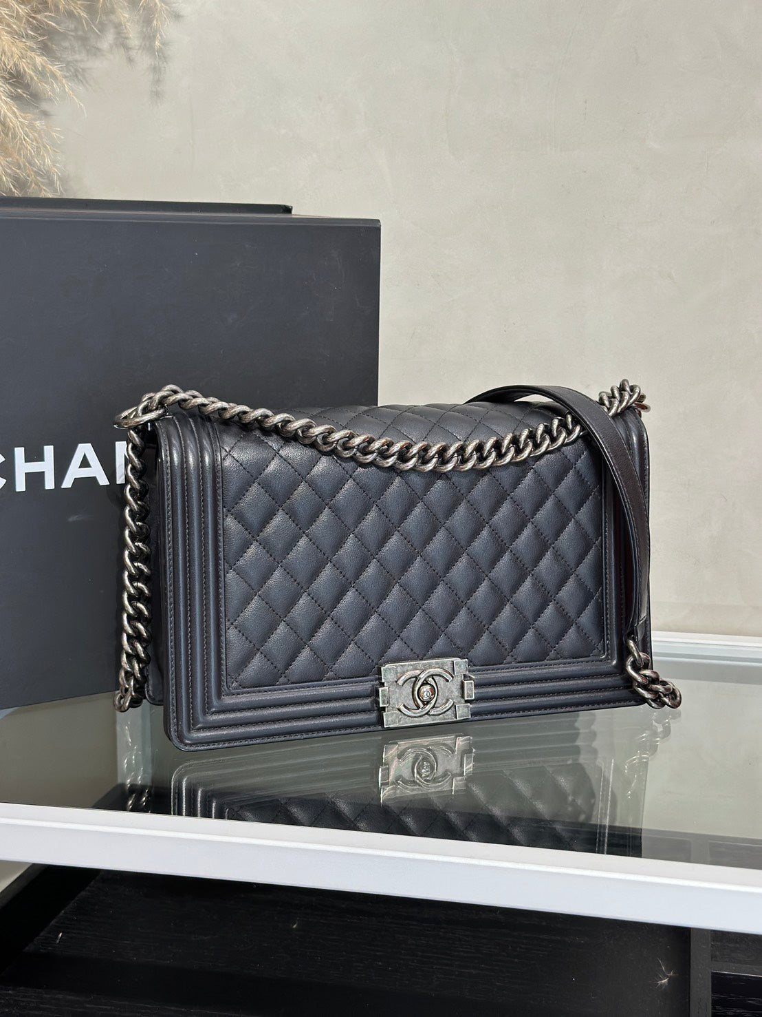CHANEL Boy28 牛皮口蓋包 - 黑銀20開