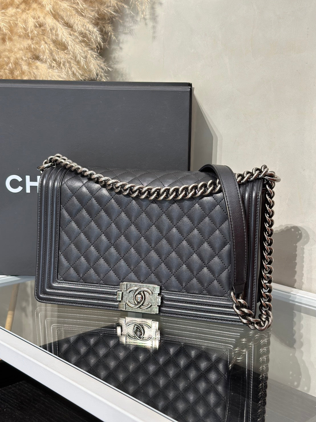 CHANEL Boy28 牛皮口蓋包 - 黑銀20開