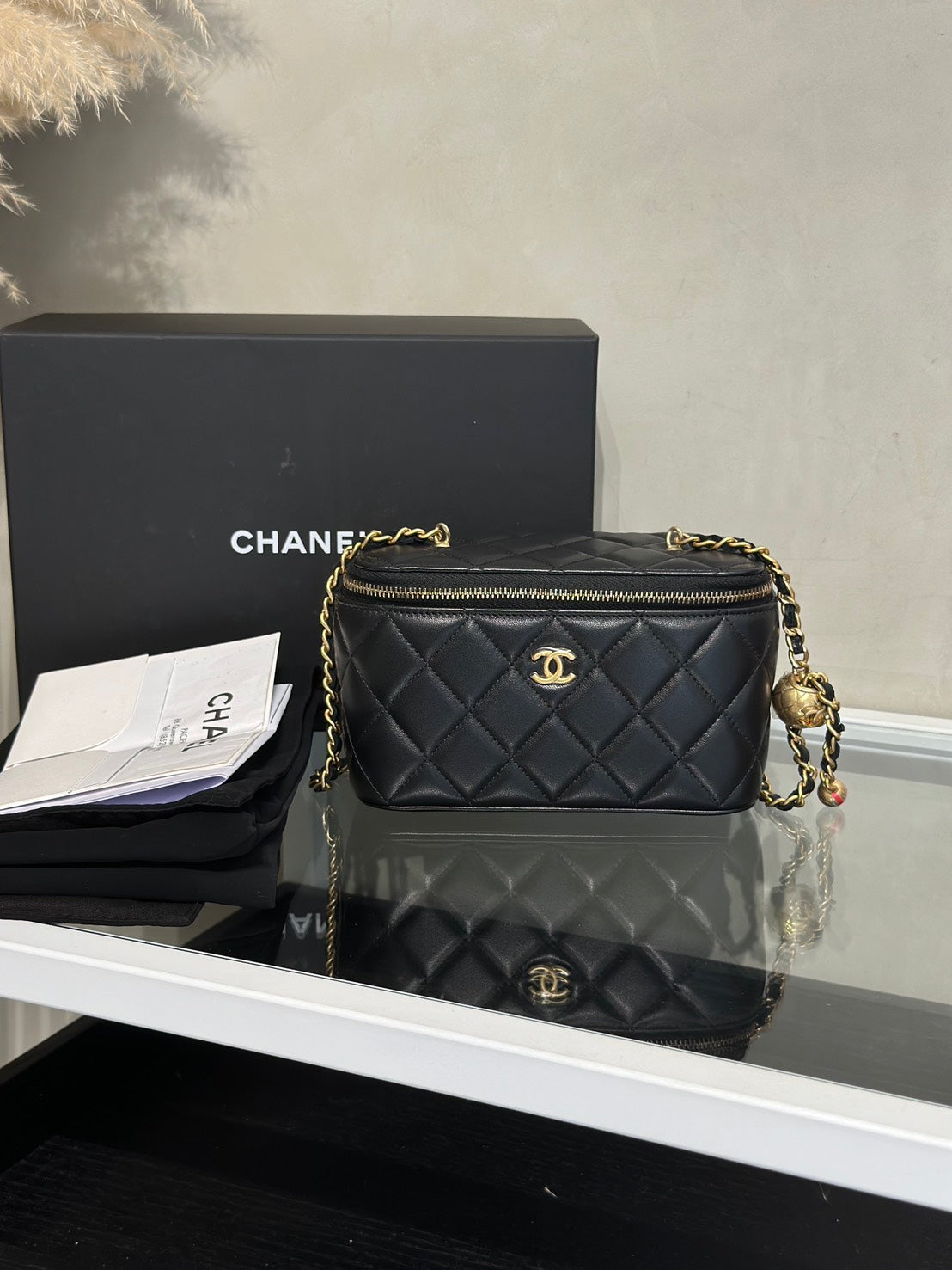 CHANEL 經典羊皮金球長盒子 - 黑金