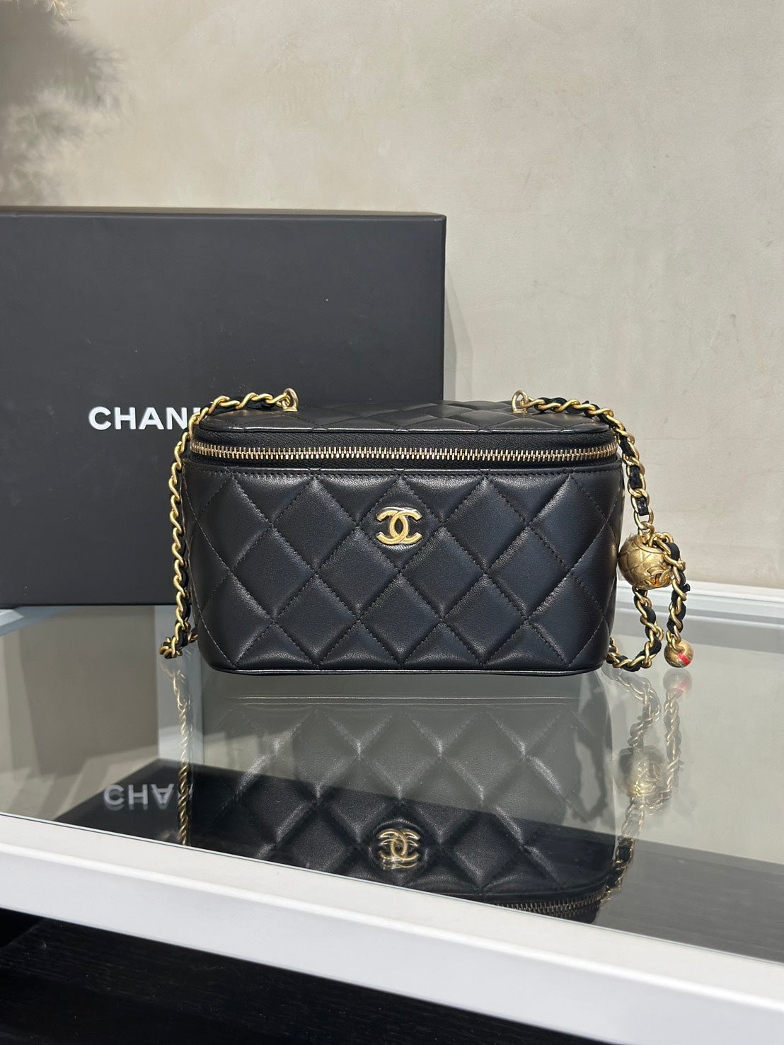 CHANEL 經典羊皮金球長盒子 - 黑金