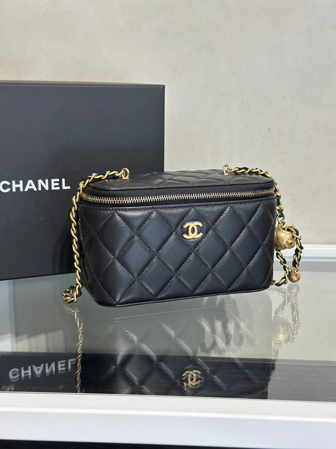 CHANEL 經典羊皮金球長盒子 - 黑金