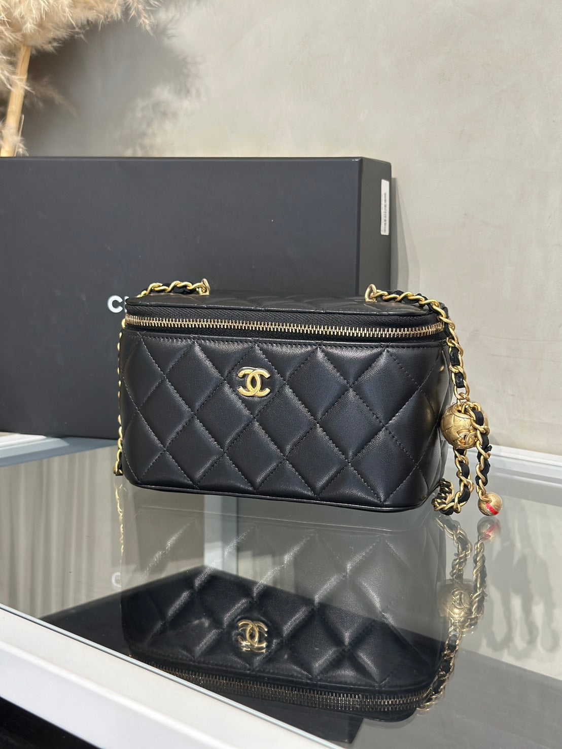 CHANEL 經典羊皮金球長盒子 - 黑金