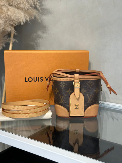 LOUIS VUITTON Neo Purse