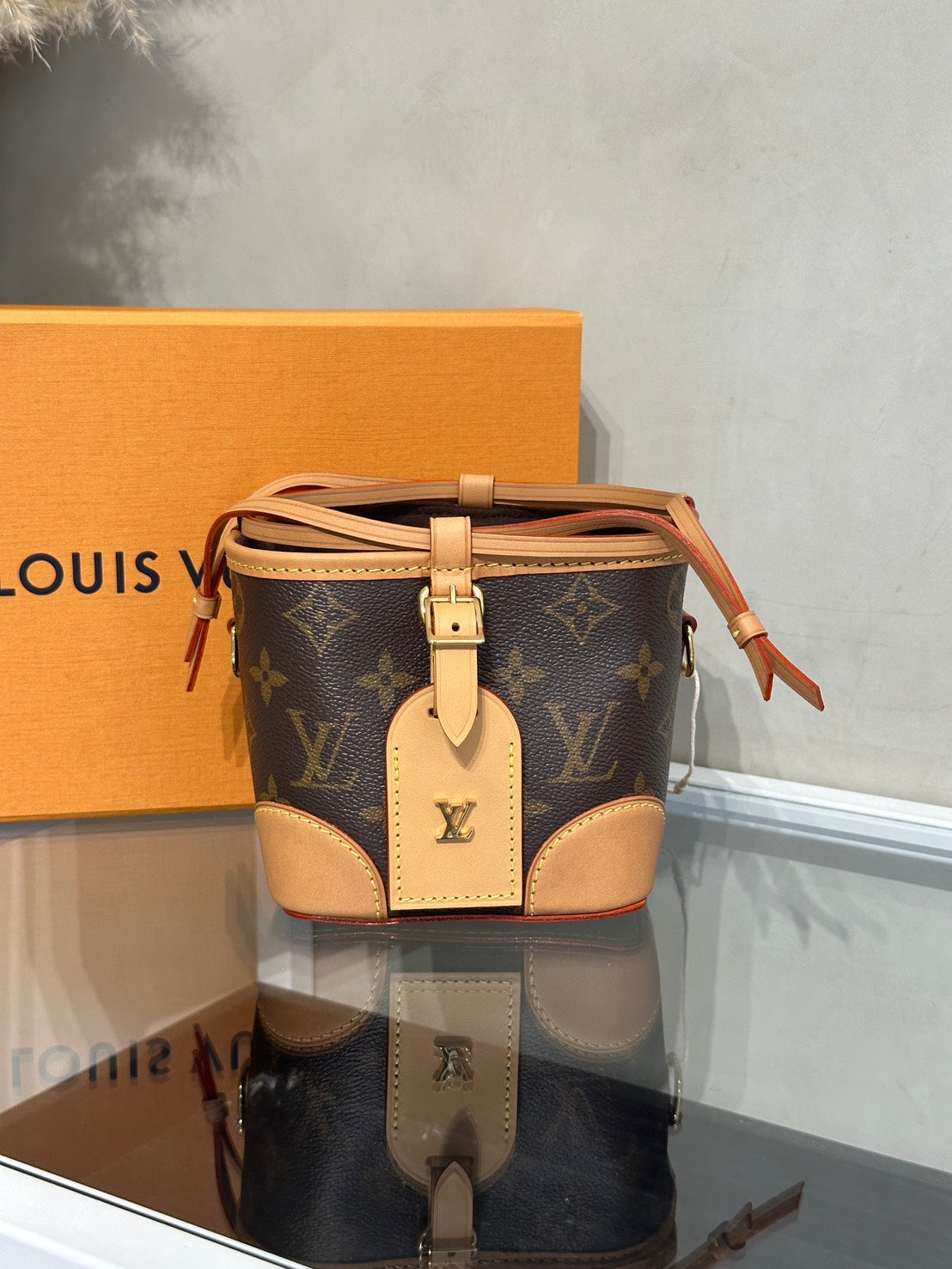 LOUIS VUITTON Neo Purse