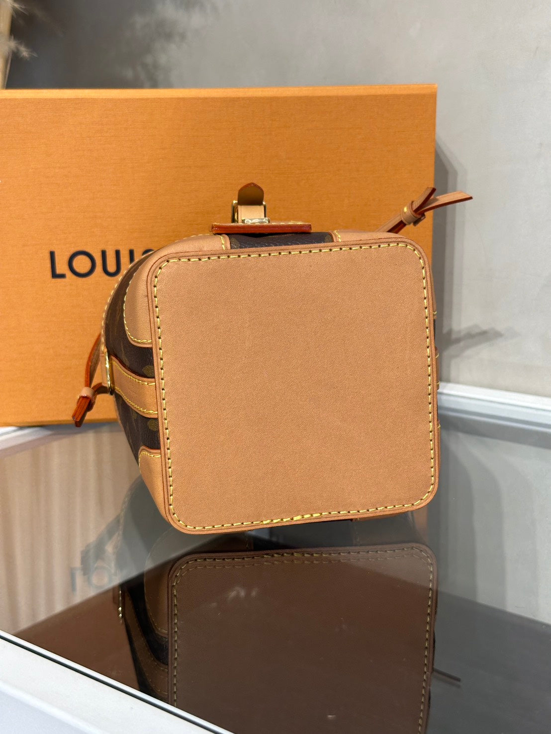 LOUIS VUITTON Neo Purse