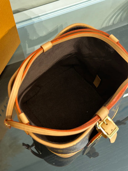 LOUIS VUITTON Neo Purse