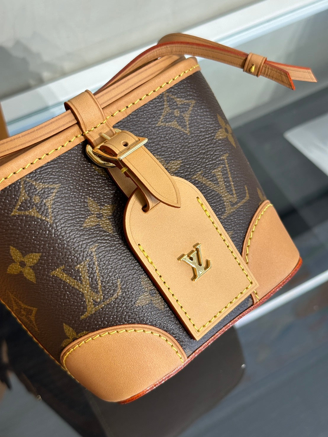 LOUIS VUITTON Neo Purse