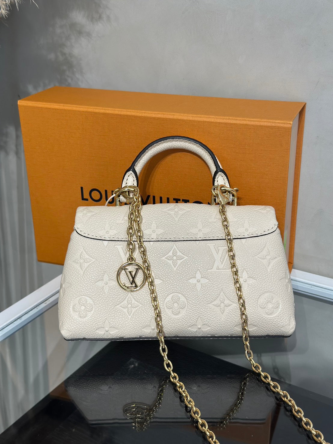 LOUIS VUITTON Nano Madeleine郵差包 - 白