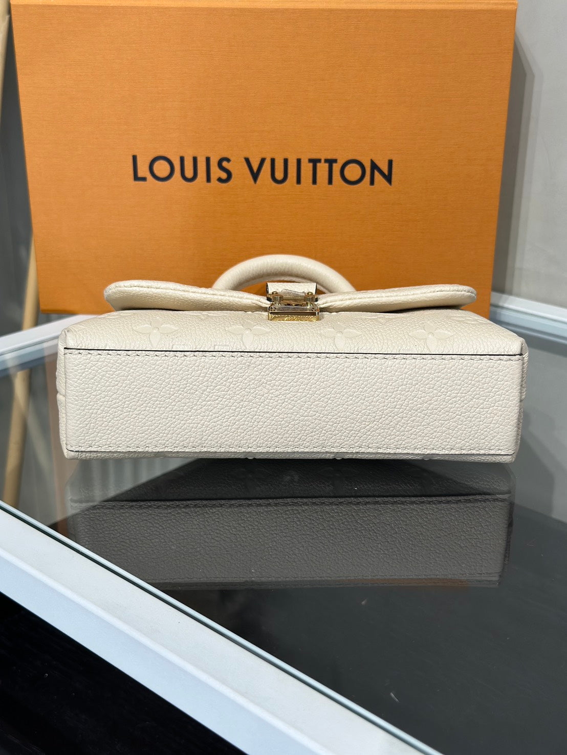 LOUIS VUITTON Nano Madeleine郵差包 - 白