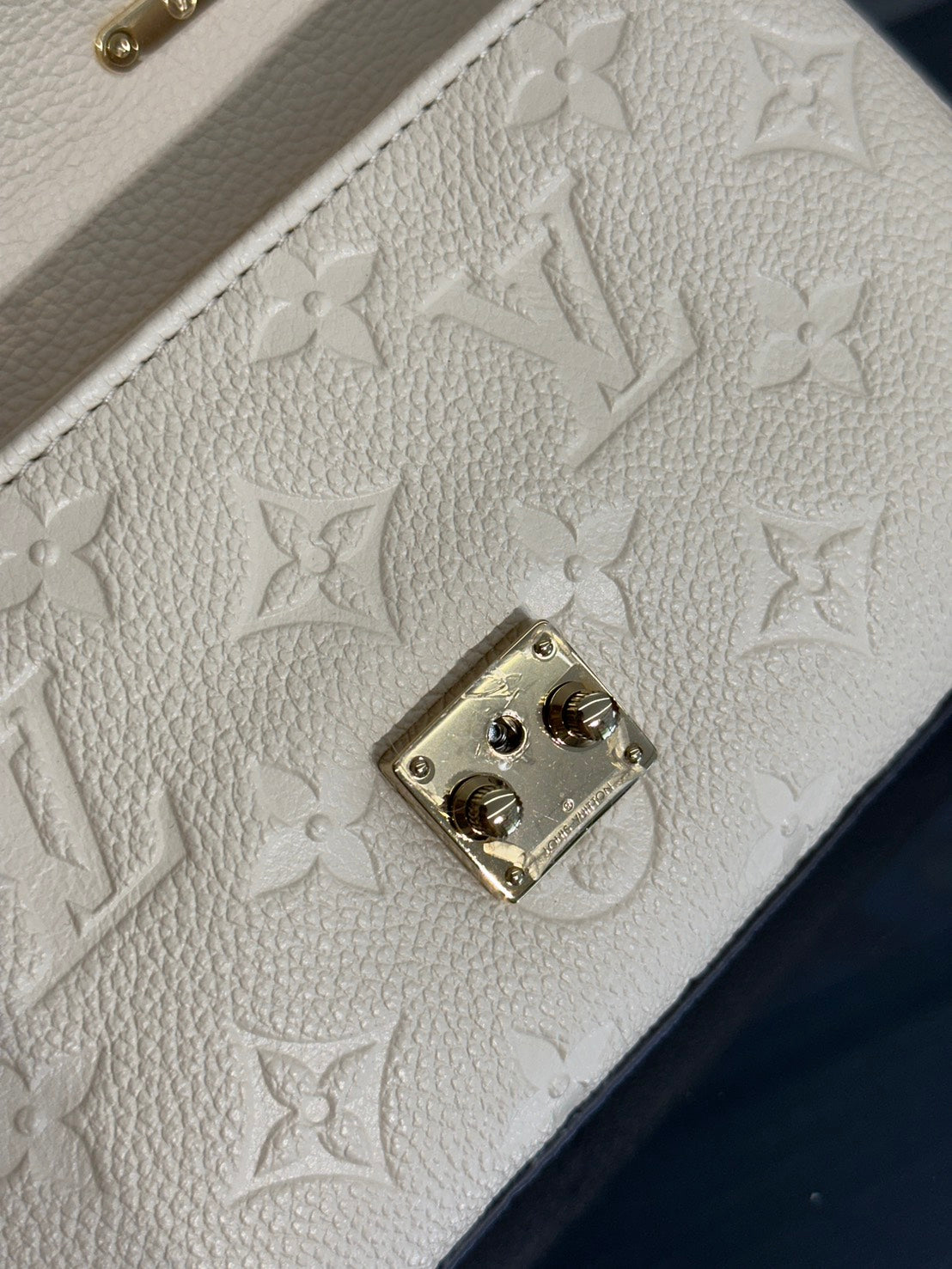 LOUIS VUITTON Nano Madeleine郵差包 - 白