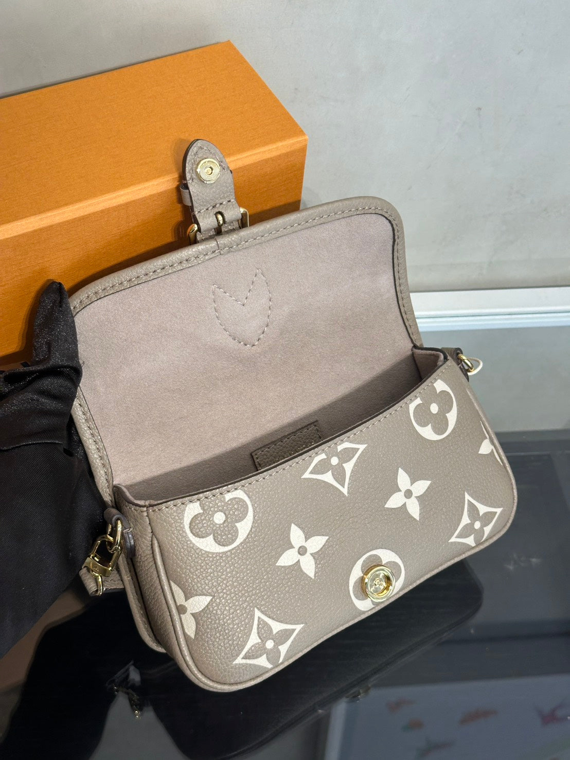 LOUIS VUITTON Nano Diane法棍包 - 斑鳩灰