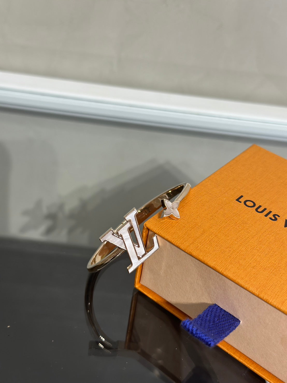 LOUIS VUITTON Lady LV Pearlescent玫瑰金手環 - S