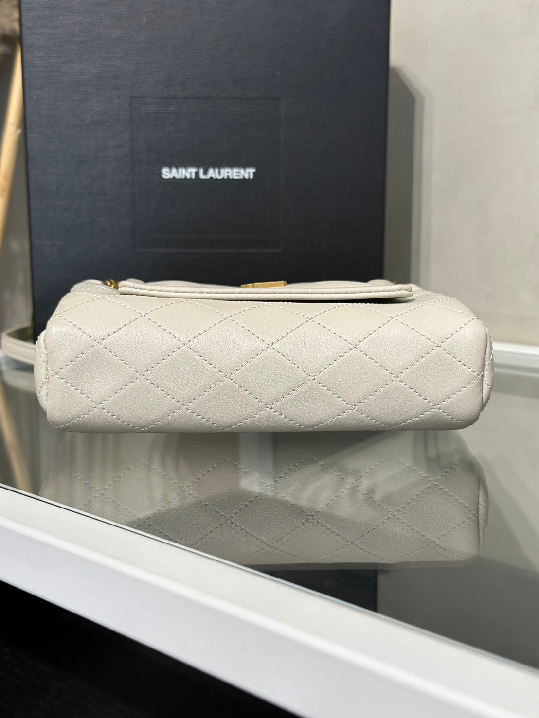 YSL Mini Nolita羊皮斜背包 - 白金