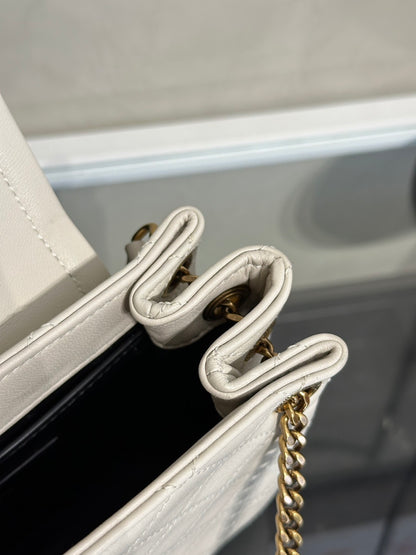 YSL Mini Nolita羊皮斜背包 - 白金