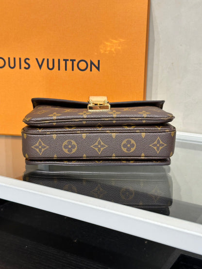 LOUIS VUITTON Pochette Metis East West郵差包