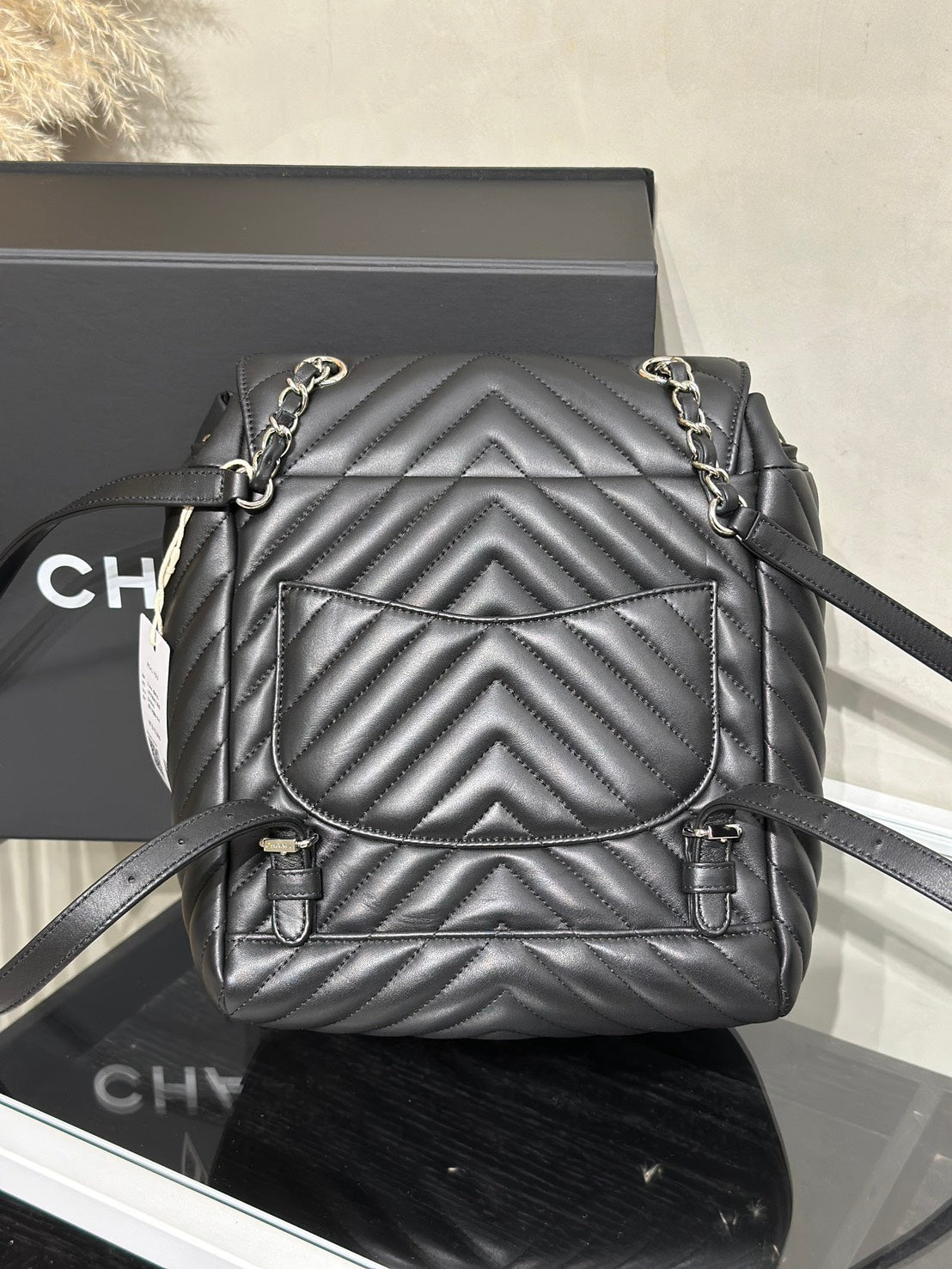 CHANEL 薩爾茨堡V紋雙肩包 - 黑銀22開