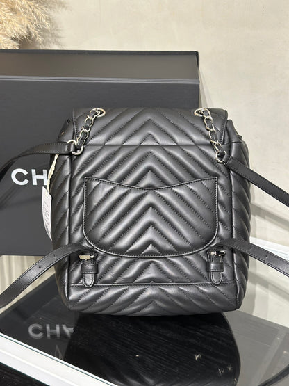 CHANEL 薩爾茨堡V紋雙肩包 - 黑銀22開