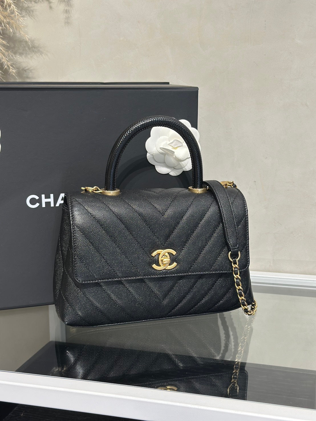 CHANEL Coco Handle V紋 -  小號黑金26開