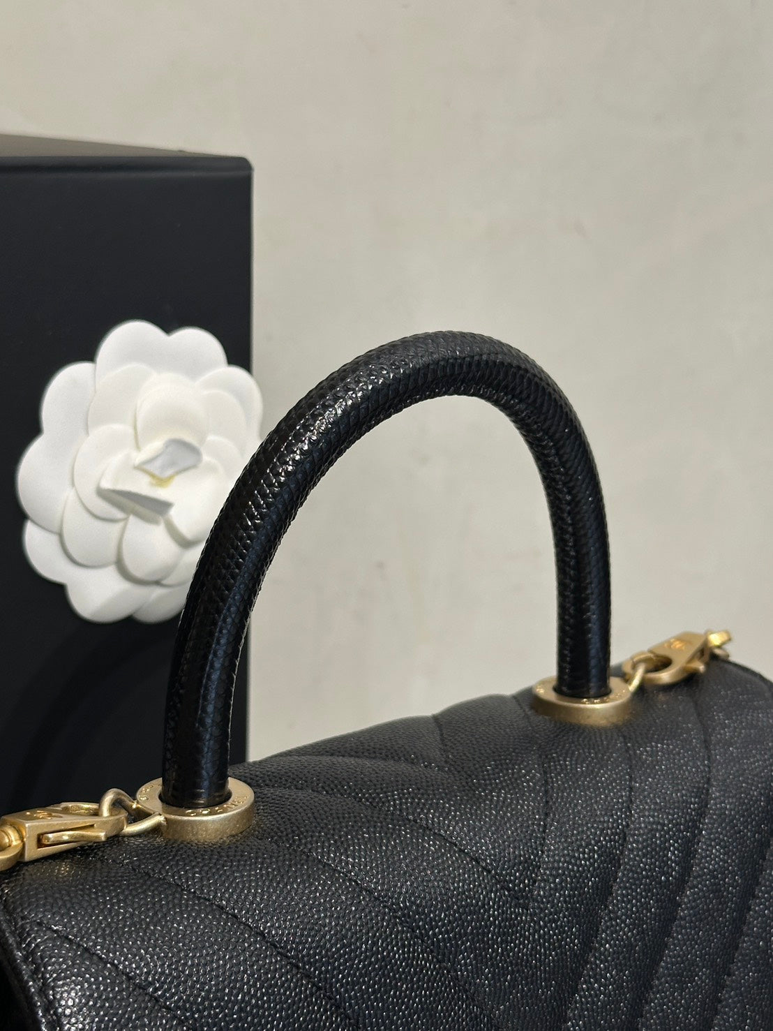 CHANEL Coco Handle V紋 -  小號黑金26開
