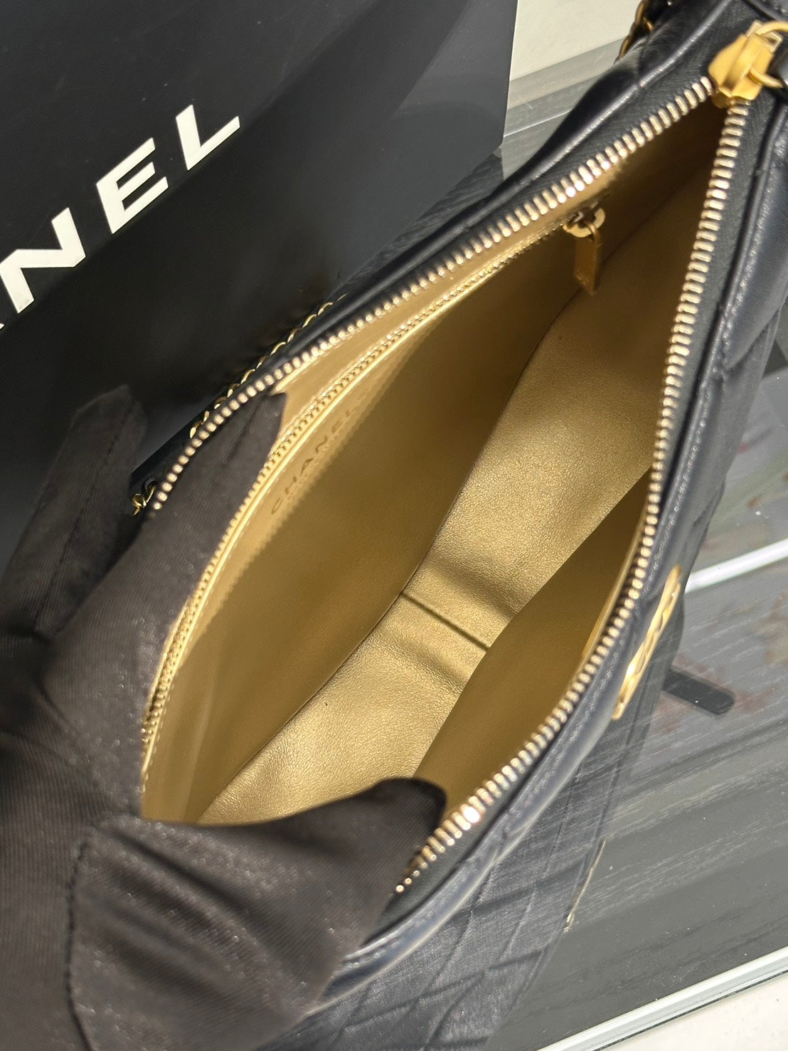 CHANEL 24S珍珠湯圓調節月亮包 - 大號黑金