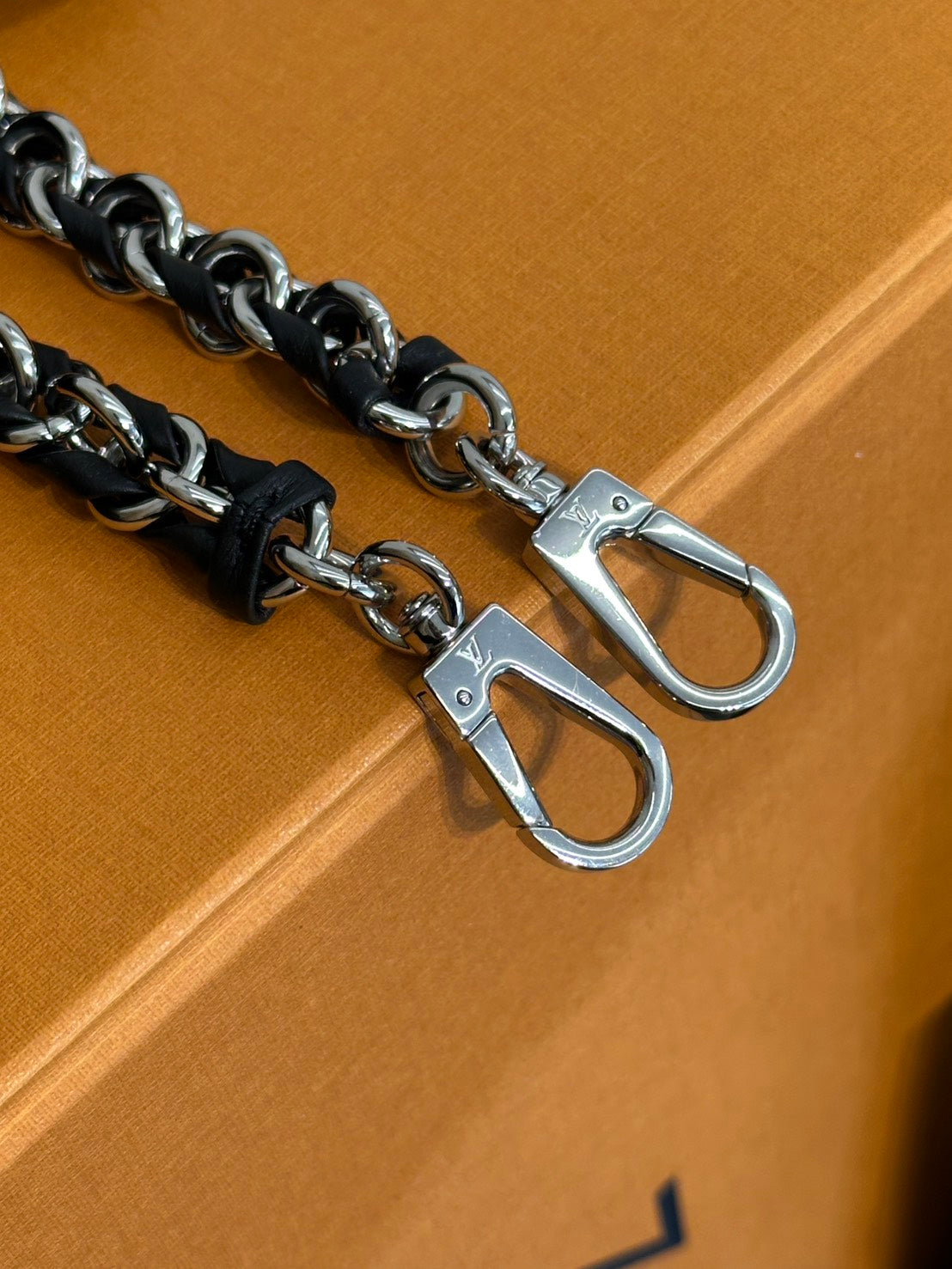 LOUIS VUITTON LockMe Ever - Mini黑銀