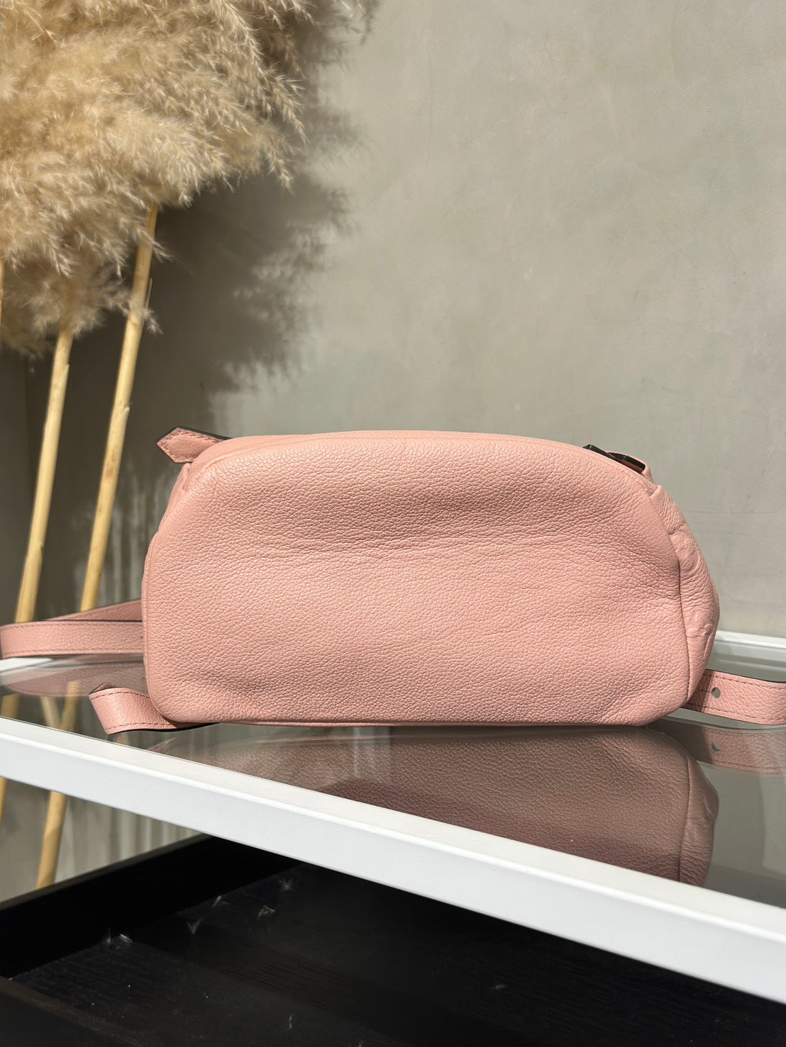 LOUIS VUITTON 壓紋牛皮後背包 - 粉