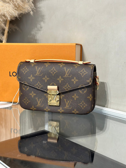 LOUIS VUITTON Pochette Metis East West郵差包