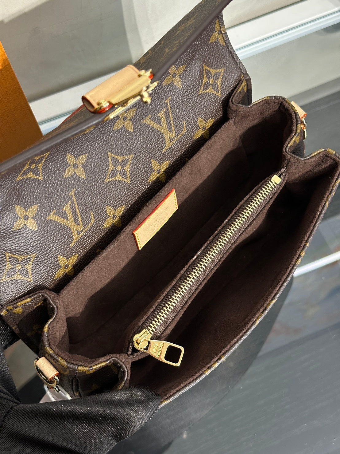 LOUIS VUITTON Pochette Metis East West郵差包