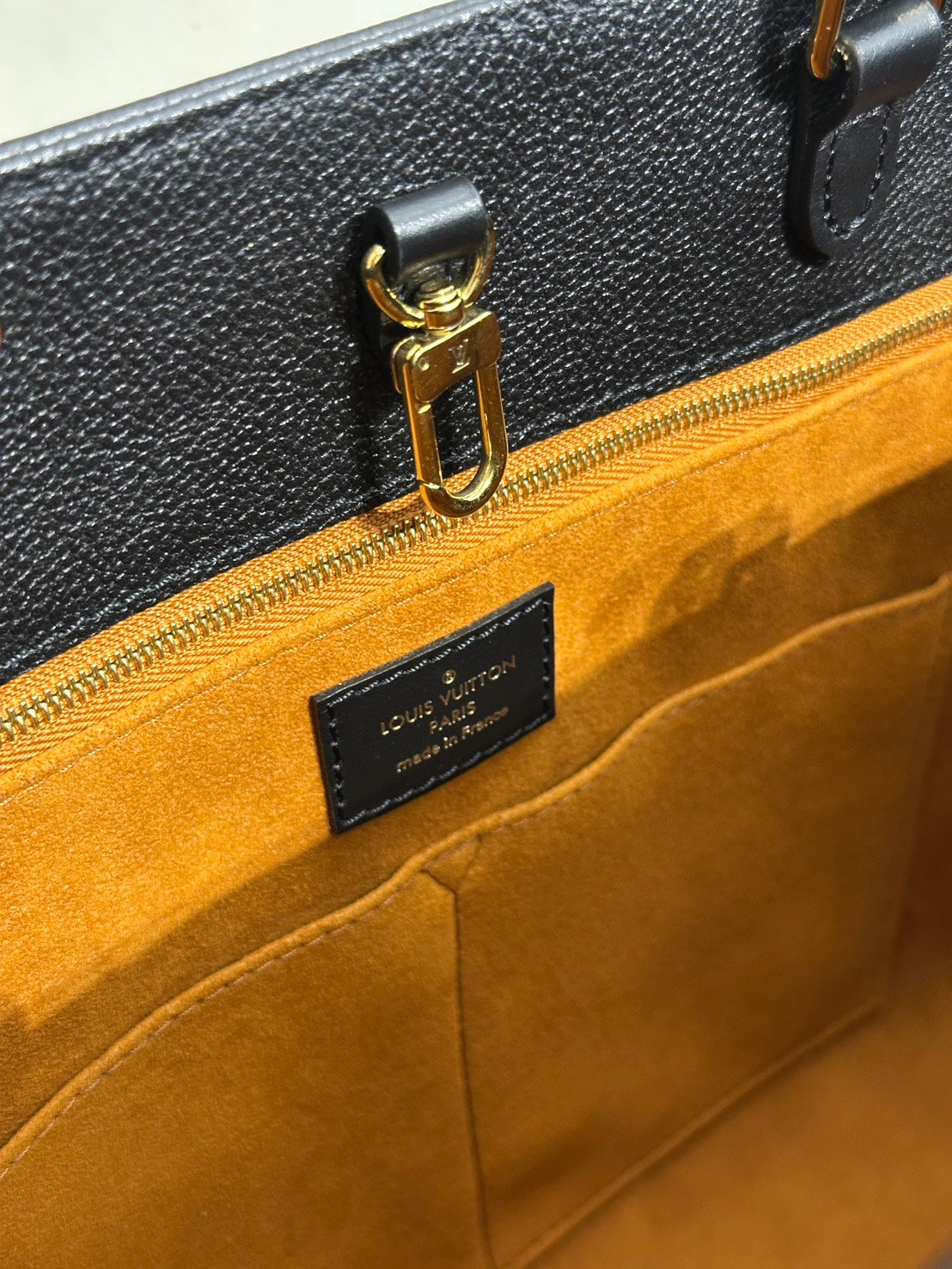 LOUIS VUITTON On The Go - MM黑