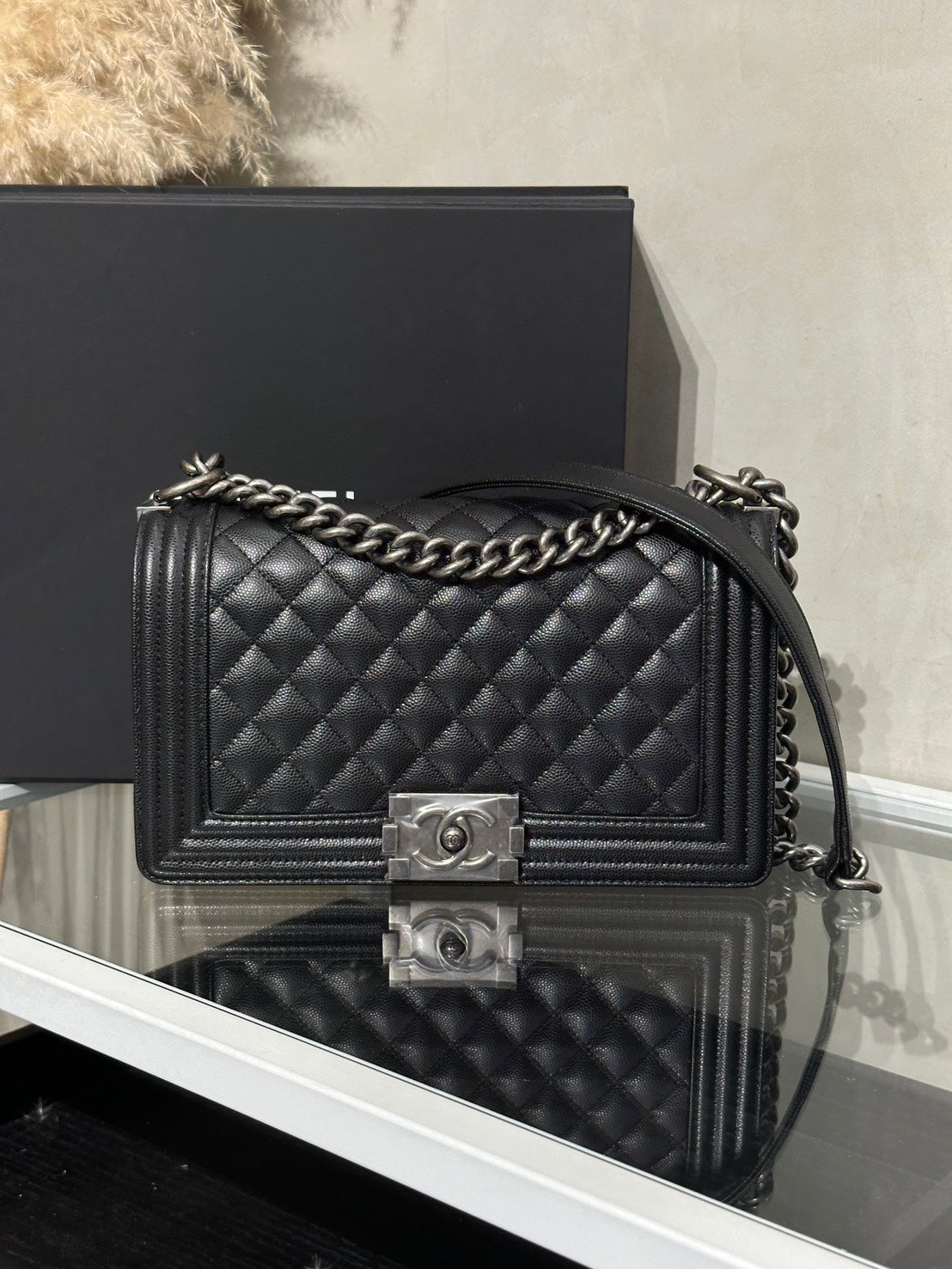 CHANEL Boy25 粒面牛皮口蓋包 - 黑銀