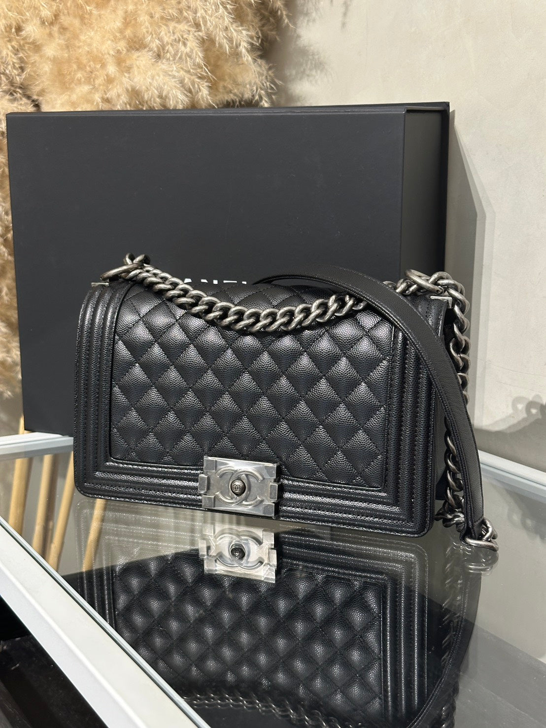 CHANEL Boy25 粒面牛皮口蓋包 - 黑銀