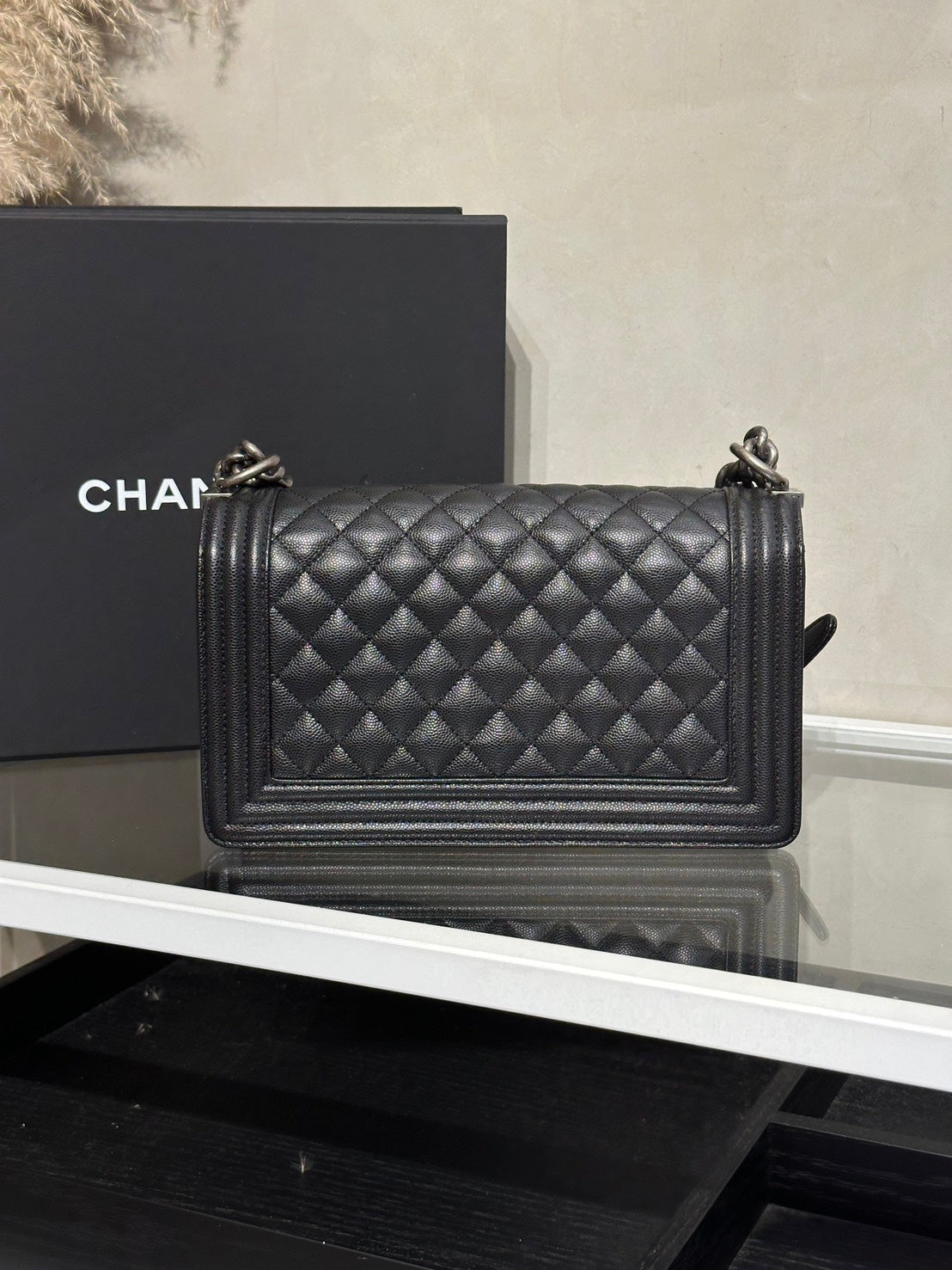 CHANEL Boy25 粒面牛皮口蓋包 - 黑銀