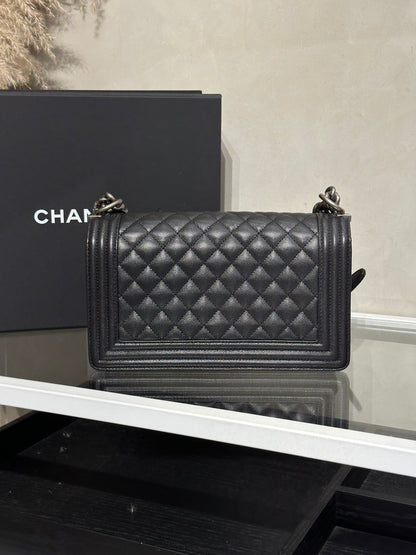 CHANEL Boy25 粒面牛皮口蓋包 - 黑銀