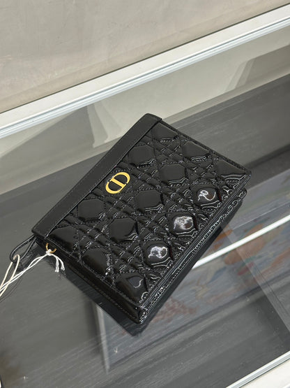 DIOR Caro藤格紋漆皮斜背包 - 黑金