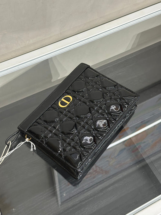 DIOR Caro藤格紋漆皮斜背包 - 黑金