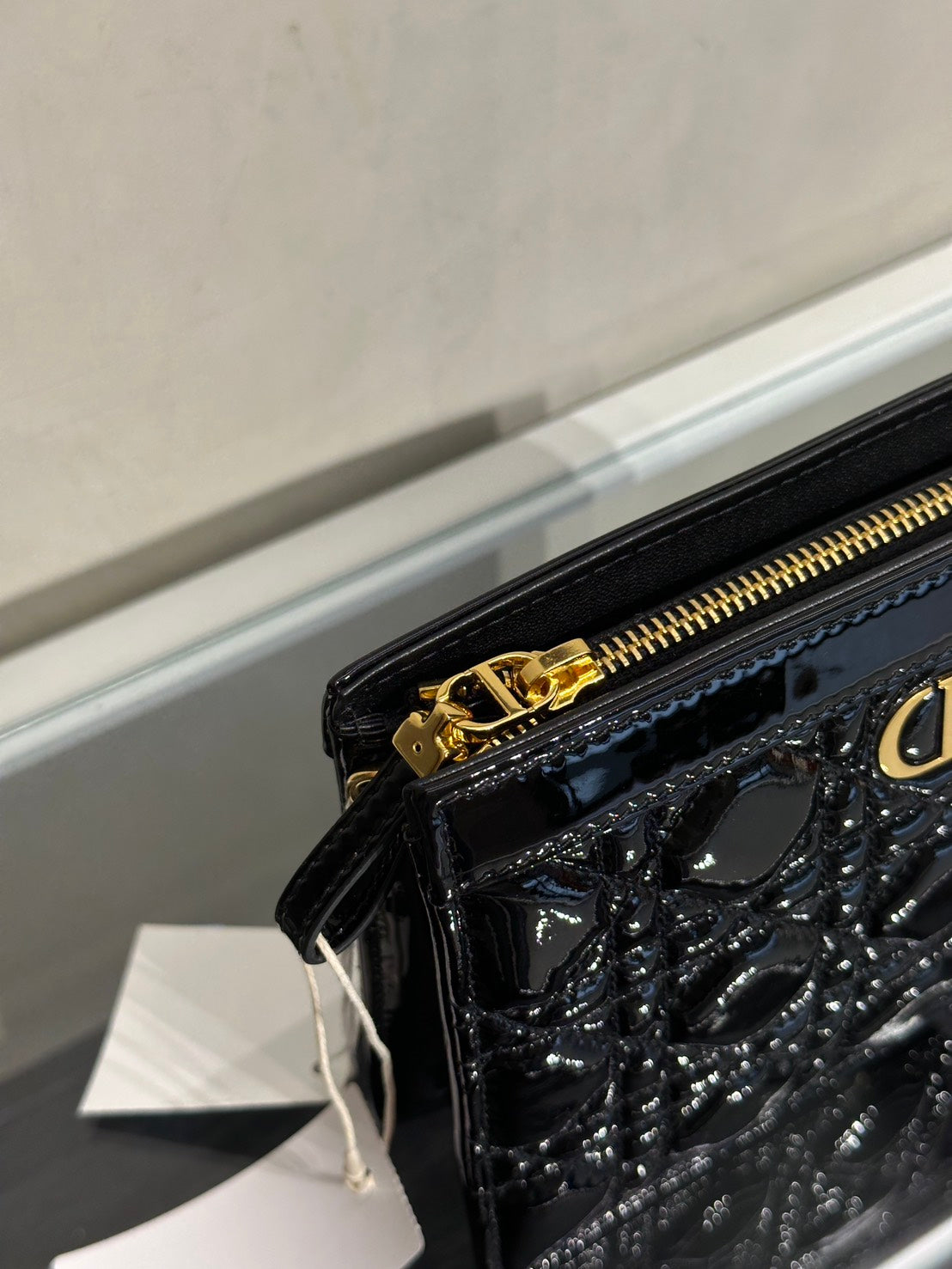 DIOR Caro藤格紋漆皮斜背包 - 黑金