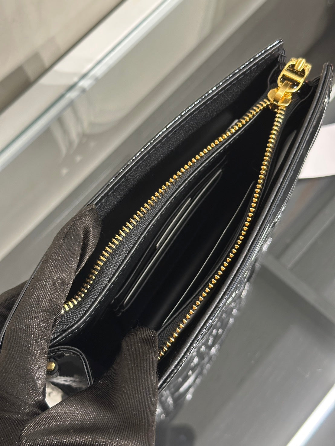 DIOR Caro藤格紋漆皮斜背包 - 黑金