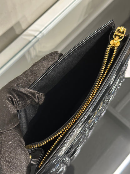 DIOR Caro藤格紋漆皮斜背包 - 黑金